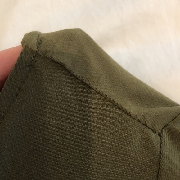 NWT BCBGeneration green keyhole long sleeve crop top. Size XXS. - Picture 7 of 9